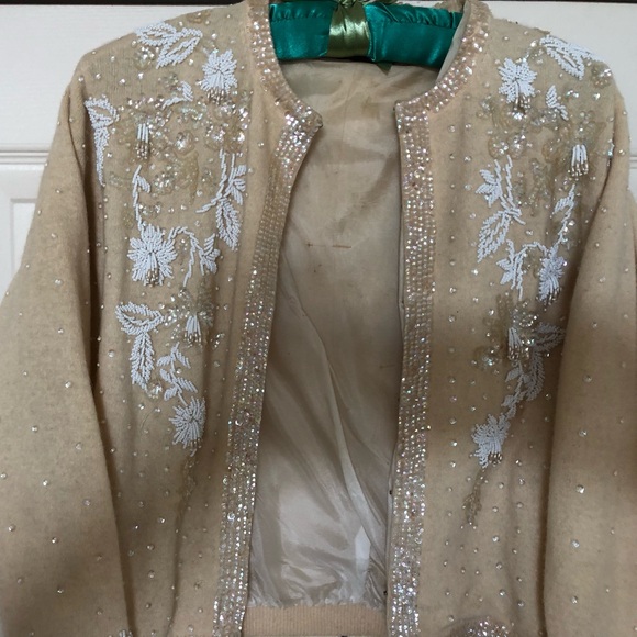 Beautiful vintage sweater- probably 70 yrs old— very good condition- - Picture 2 of 10